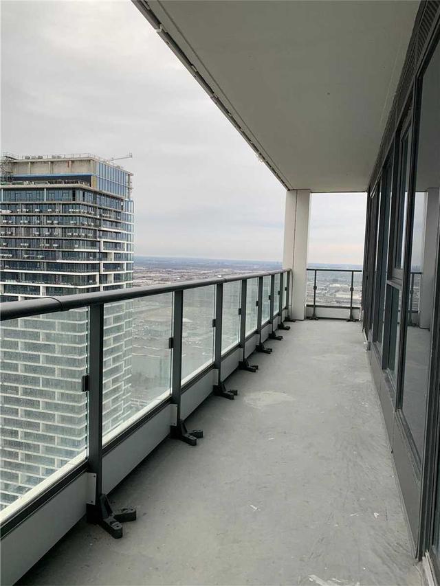 5802 - 5 Buttermill Ave, Condo with 3 bedrooms, 2 bathrooms and 0 parking in Vaughan ON | Image 13