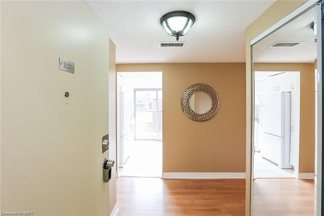 201 - 4872 Valley Way, House attached with 2 bedrooms, 1 bathrooms and 1 parking in Niagara Falls ON | Image 27