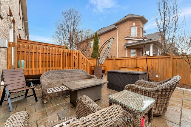 3379 Hayhurst Cres, House attached with 3 bedrooms, 4 bathrooms and 3 parking in Oakville ON | Image 19