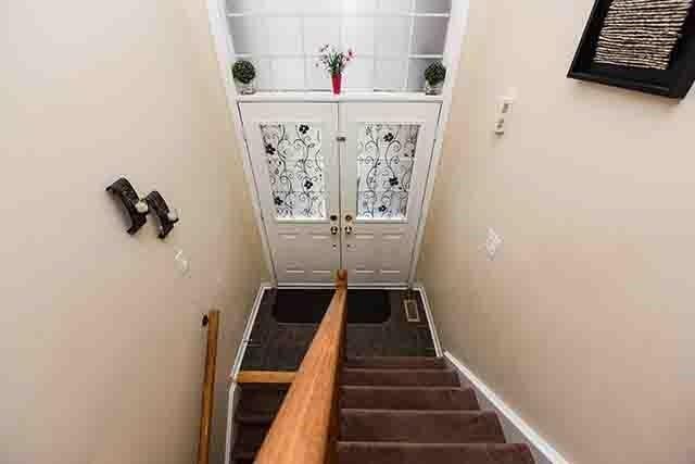 723 Horning St, House attached with 3 bedrooms, 4 bathrooms and 2 parking in Mississauga ON | Image 2