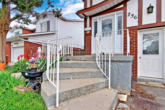 236 Cherokee Blvd, House semidetached with 3 bedrooms, 3 bathrooms and 3 parking in Toronto ON | Image 23