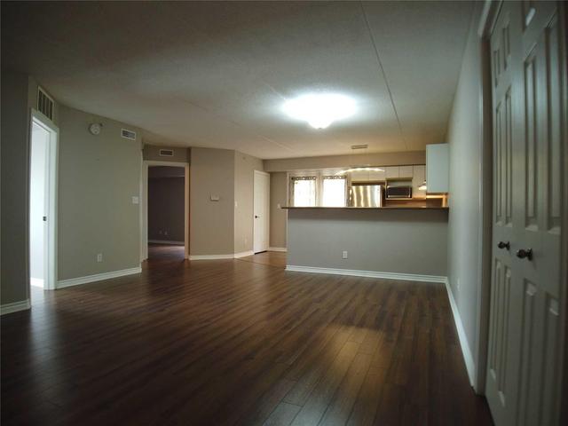 211 - 4015 Kilmer Dr, Condo with 2 bedrooms, 2 bathrooms and 1 parking in Burlington ON | Image 4
