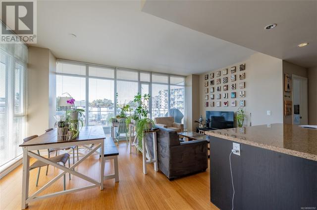 401 - 379 Tyee Rd, Condo with 2 bedrooms, 2 bathrooms and 2 parking in Victoria BC | Image 13