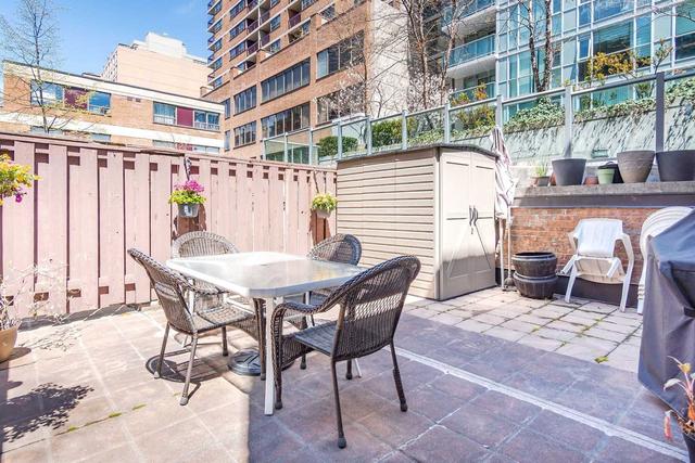 th7 - 89 Mccaul St, Townhouse with 3 bedrooms, 3 bathrooms and 0 parking in Toronto ON | Image 17