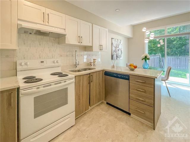 218 Beatrice Drive, Townhouse with 3 bedrooms, 3 bathrooms and 3 parking in Ottawa ON | Image 9