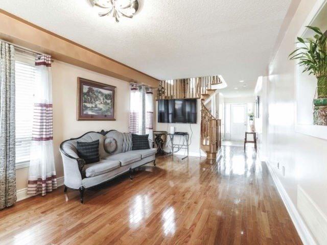 20 Irene Cres, House detached with 3 bedrooms, 3 bathrooms and 2 parking in Brampton ON | Image 3