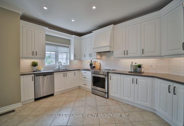 14 Leparc Rd, House detached with 3 bedrooms, 3 bathrooms and 6 parking in Brampton ON | Image 5