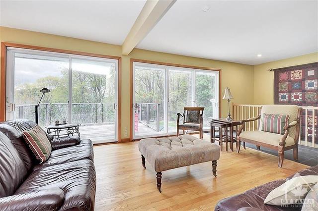 41 Cedar Road, House detached with 4 bedrooms, 2 bathrooms and 6 parking in Ottawa ON | Image 6