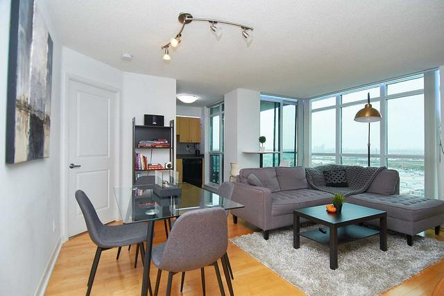 2010 - 235 Sherway Gardens Rd, Condo with 2 bedrooms, 2 bathrooms and 1 parking in Toronto ON | Image 5