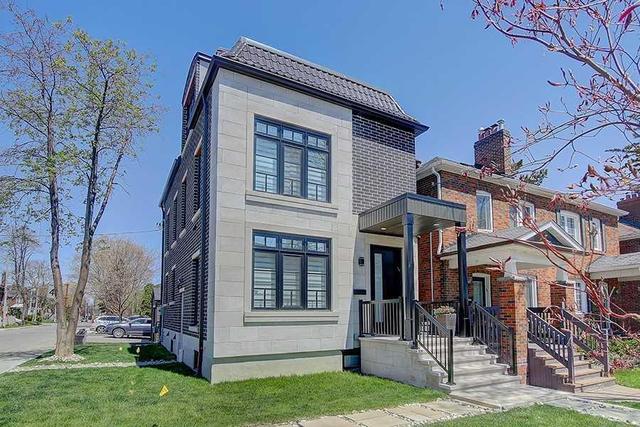 336 St Germain Ave, House detached with 3 bedrooms, 5 bathrooms and 1 parking in Toronto ON | Image 2