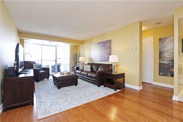 819 - 1091 Kingston Rd, Condo with 2 bedrooms, 2 bathrooms and 1 parking in Toronto ON | Image 6