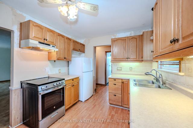 68 Jansen Ave, House detached with 2 bedrooms, 1 bathrooms and 3 parking in Kitchener ON | Image 7