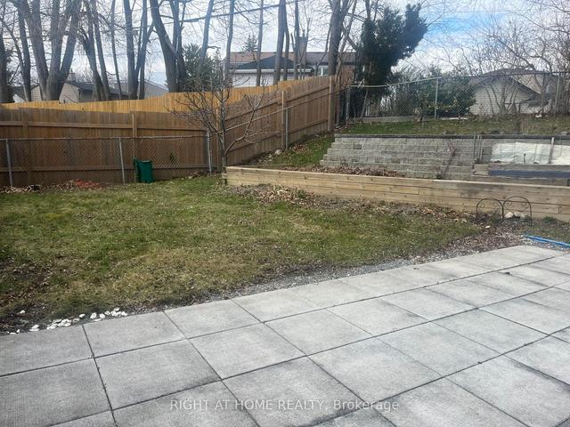 60 Saugeen Cres, House detached with 3 bedrooms, 1 bathrooms and 3 parking in Toronto ON | Image 4