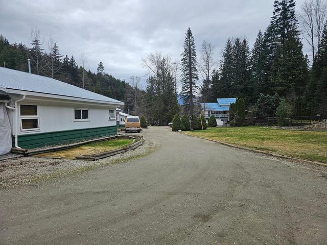 3433 Highway 6, House detached with 3 bedrooms, 3 bathrooms and 20 parking in Central Kootenay E BC | Image 56