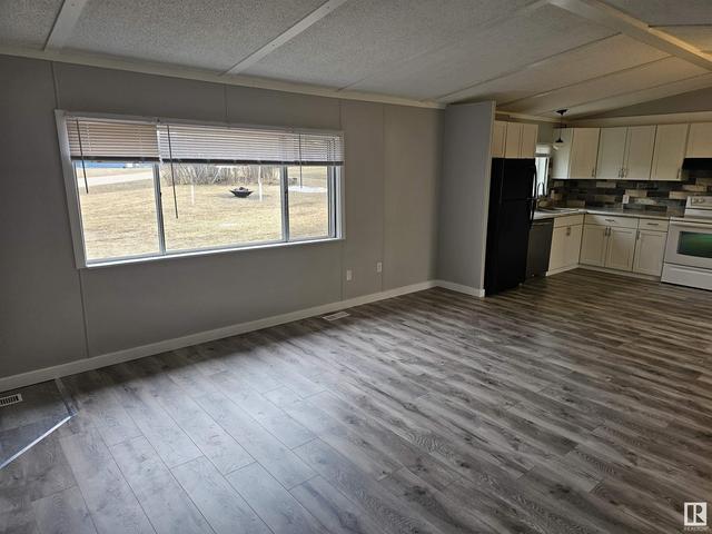 5205 45 St, House detached with 3 bedrooms, 2 bathrooms and null parking in Brazeau County AB | Image 5