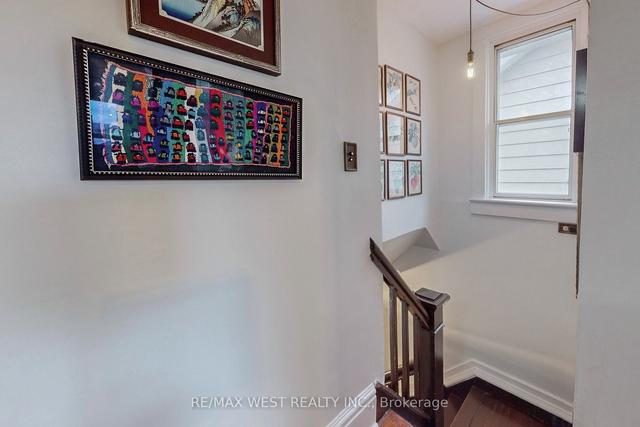 29 Hillside Ave, House detached with 3 bedrooms, 2 bathrooms and 2 parking in Toronto ON | Image 11