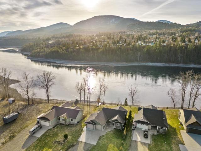 755 Waterloo Road, House detached with 4 bedrooms, 3 bathrooms and null parking in Central Kootenay J BC | Image 3
