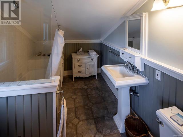 1321 Point St, House detached with 3 bedrooms, 2 bathrooms and 1 parking in Victoria BC | Image 28