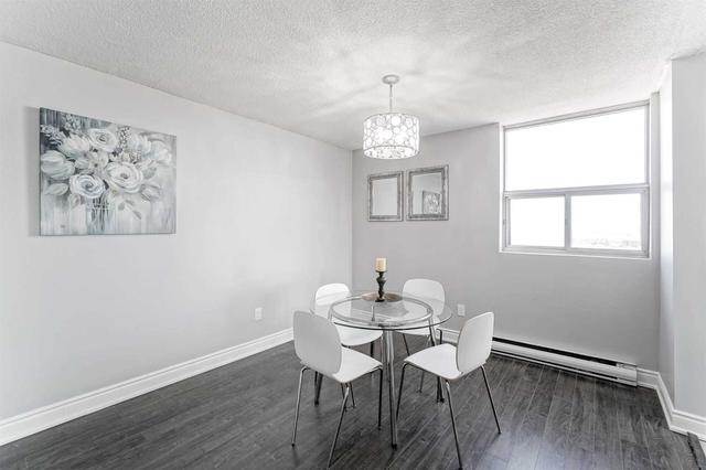 1801 - 25 Kensington Rd, Condo with 2 bedrooms, 2 bathrooms and 1 parking in Brampton ON | Image 4