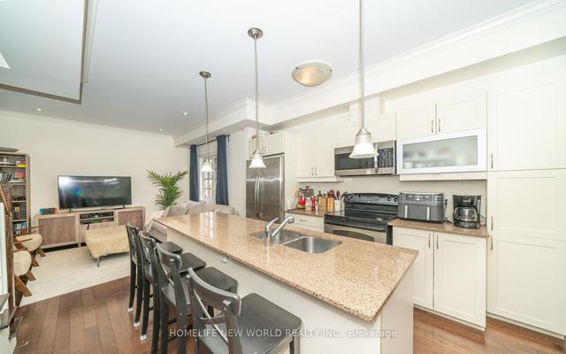 363b Roehampton Ave, Townhouse with 3 bedrooms, 3 bathrooms and 1 parking in Toronto ON | Image 4
