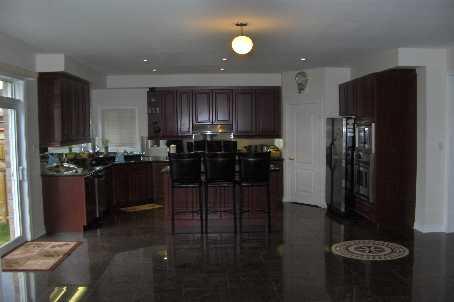 21 Granite Ridge Cres, House detached with 5 bedrooms, 4 bathrooms and 4 parking in Caledon ON | Image 2