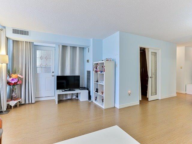 105 - 2365 Kennedy Rd, Condo with 2 bedrooms, 1 bathrooms and 1 parking in Toronto ON | Image 9