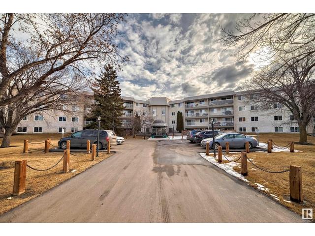 113 - 5125 Riverbend Rd Nw, Condo with 3 bedrooms, 2 bathrooms and 2 parking in Edmonton AB | Image 2