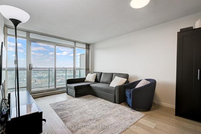 1401 - 185 Legion Rd, Condo with 1 bedrooms, 1 bathrooms and 1 parking in Toronto ON | Image 2