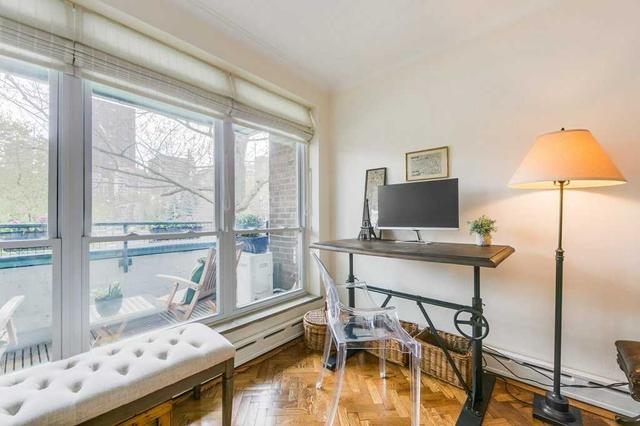 112 - 30 Elm Ave, Condo with 2 bedrooms, 1 bathrooms and 1 parking in Toronto ON | Image 2