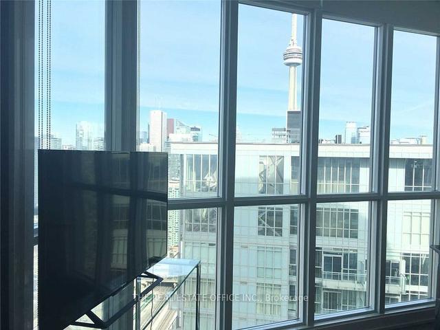 4702 - 21 Iceboat Terr, Condo with 1 bedrooms, 1 bathrooms and 0 parking in Toronto ON | Image 1