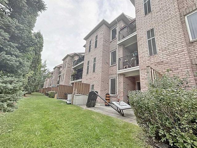 301 - 52 Aerodrome Cres, Townhouse with 2 bedrooms, 2 bathrooms and 1 parking in Toronto ON | Image 7