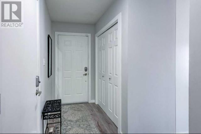 Nice entrance way with access to the attached garage | Image 25
