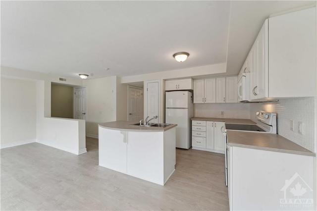 3 - 305 Cresthaven Drive, Condo with 2 bedrooms, 2 bathrooms and 1 parking in Ottawa ON | Image 10