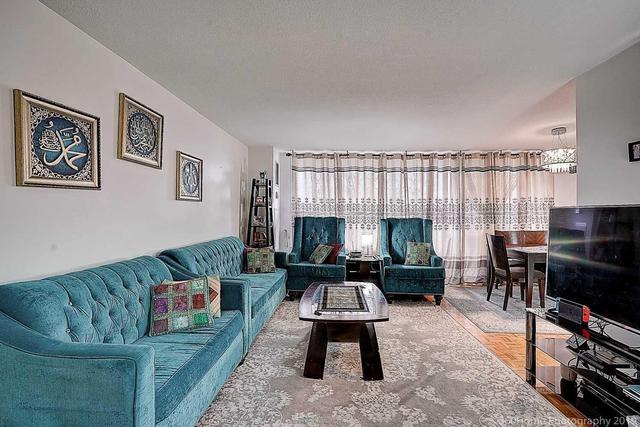 1111 - 11 Wincott Dr, Condo with 3 bedrooms, 2 bathrooms and 1 parking in Toronto ON | Image 4