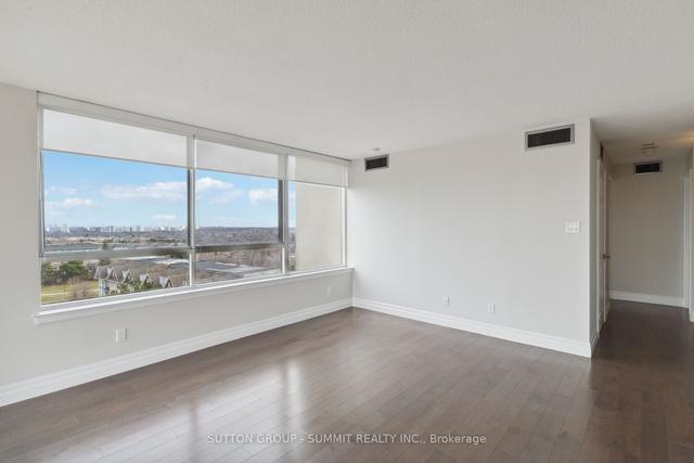 803 - 880 Dundas St W, Condo with 2 bedrooms, 2 bathrooms and 2 parking in Mississauga ON | Image 4