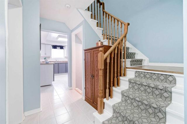 52 Wickstead Crt, Townhouse with 2 bedrooms, 3 bathrooms and 1 parking in Brampton ON | Image 13
