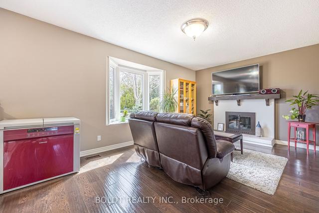 20 Pioneer Crt, House detached with 3 bedrooms, 3 bathrooms and 6 parking in St. Catharines ON | Image 3