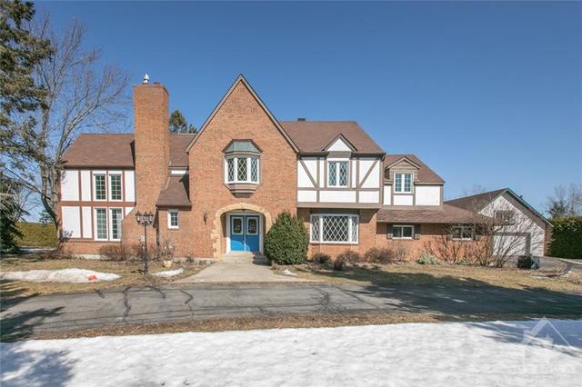 36 East Healey Avenue, House detached with 4 bedrooms, 4 bathrooms and 10 parking in Ottawa ON | Image 1