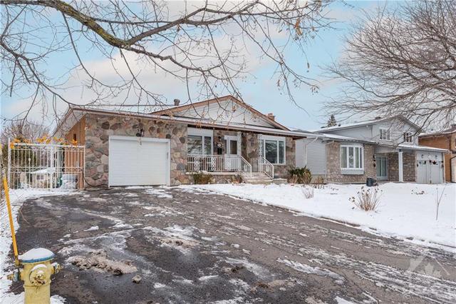 2084 Maywood Street, House detached with 4 bedrooms, 3 bathrooms and 5 parking in Ottawa ON | Image 2