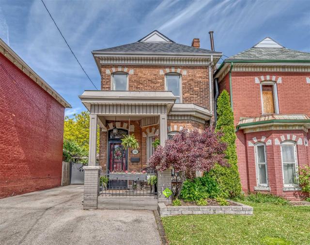 241 West Ave N, House detached with 3 bedrooms, 2 bathrooms and 5 parking in Hamilton ON | Image 1