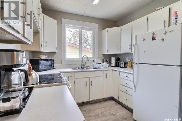 861 7th Street E, House semidetached with 4 bedrooms, 2 bathrooms and null parking in Prince Albert SK | Image 6