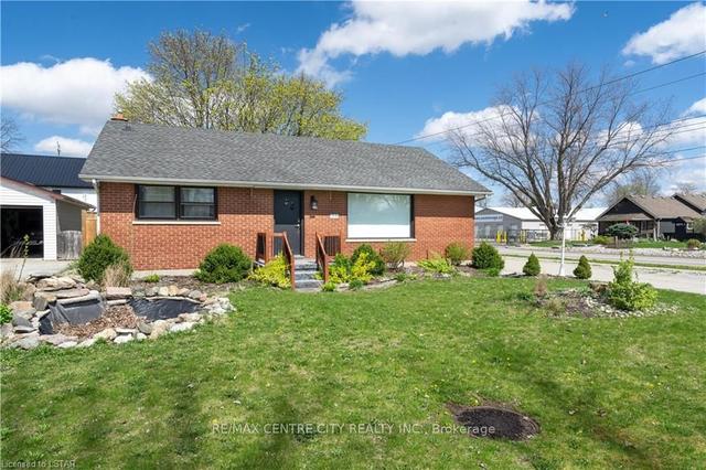 427 Adelaide St, House detached with 2 bedrooms, 2 bathrooms and 7 parking in Strathroy Caradoc ON | Image 23