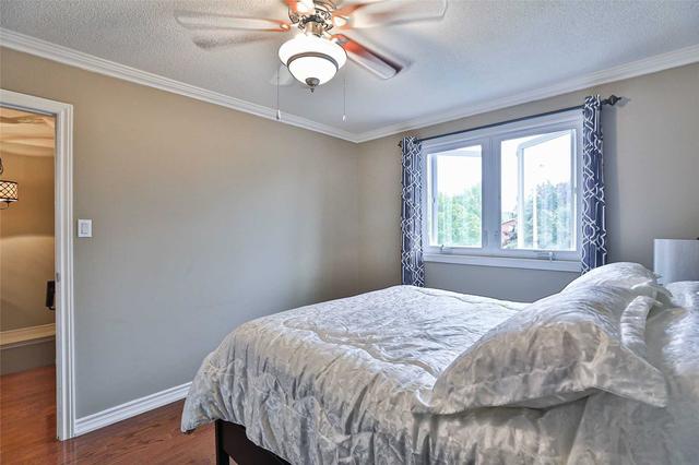 10 Grandhall Crt, House detached with 3 bedrooms, 3 bathrooms and 4 parking in Toronto ON | Image 8