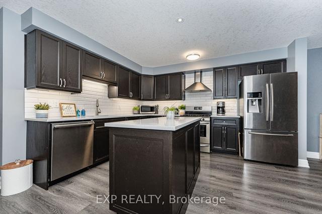 25 Oakes Cres, House semidetached with 3 bedrooms, 3 bathrooms and 3 parking in Guelph ON | Image 39