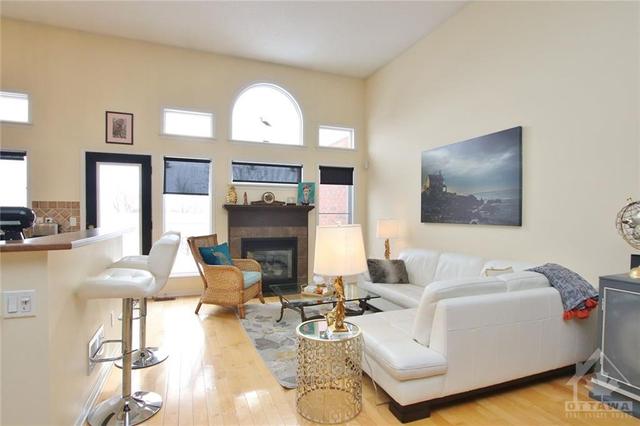 9 Macassa Circle, Townhouse with 3 bedrooms, 3 bathrooms and 3 parking in Ottawa ON | Image 5