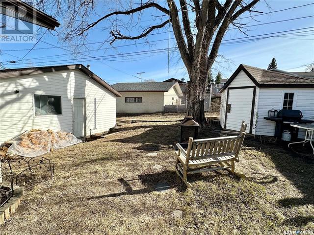 201 32nd Street, House detached with 5 bedrooms, 2 bathrooms and null parking in Battleford SK | Image 13