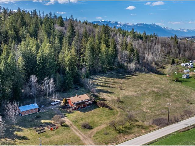 3481 Crestview Road, House detached with 2 bedrooms, 2 bathrooms and null parking in Central Kootenay B BC | Image 3