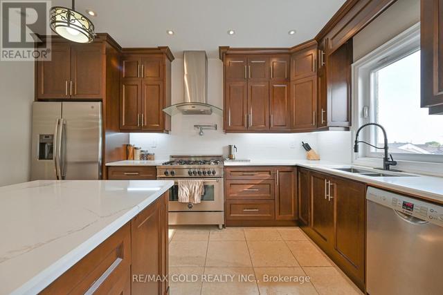 110 Richardson Ave, House detached with 4 bedrooms, 4 bathrooms and 5 parking in Toronto ON | Image 13