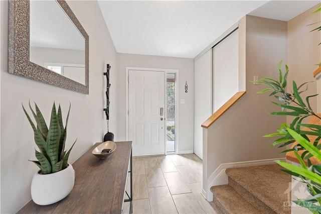 187 Arcola Private, Townhouse with 3 bedrooms, 2 bathrooms and 3 parking in Ottawa ON | Image 2