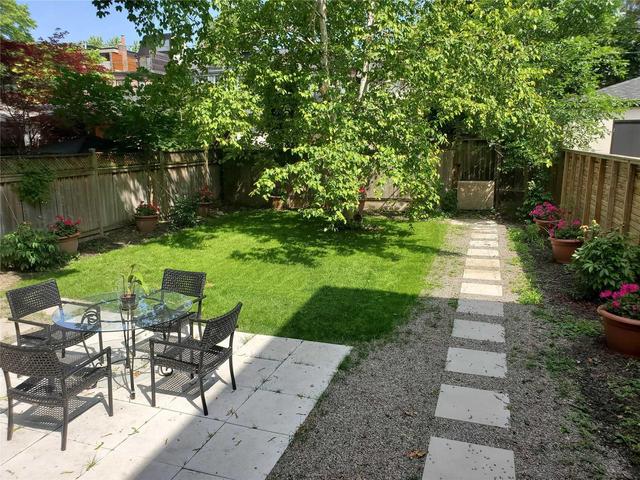 132 Roxborough St W, House detached with 3 bedrooms, 3 bathrooms and 3 parking in Toronto ON | Image 2